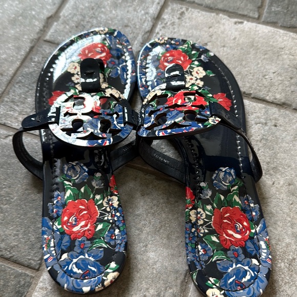 Tory Burch Miller Printed Patent Sandal size 7 EUC navy floral - Picture 3 of 5